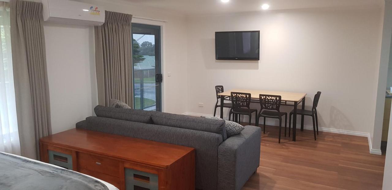Phillip Island Off-Track Accommodation 카우즈 외부 사진