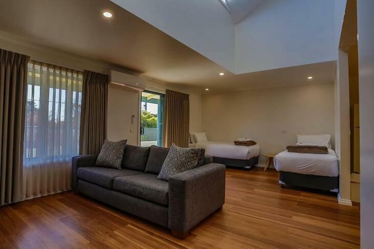 Phillip Island Off-Track Accommodation 카우즈 외부 사진